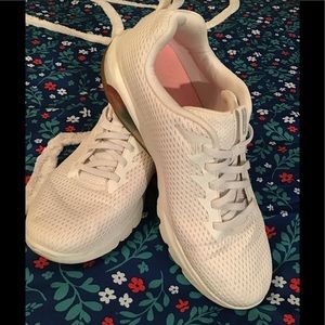 Women’s Skechers go walk size 9 1/2 white shoes
